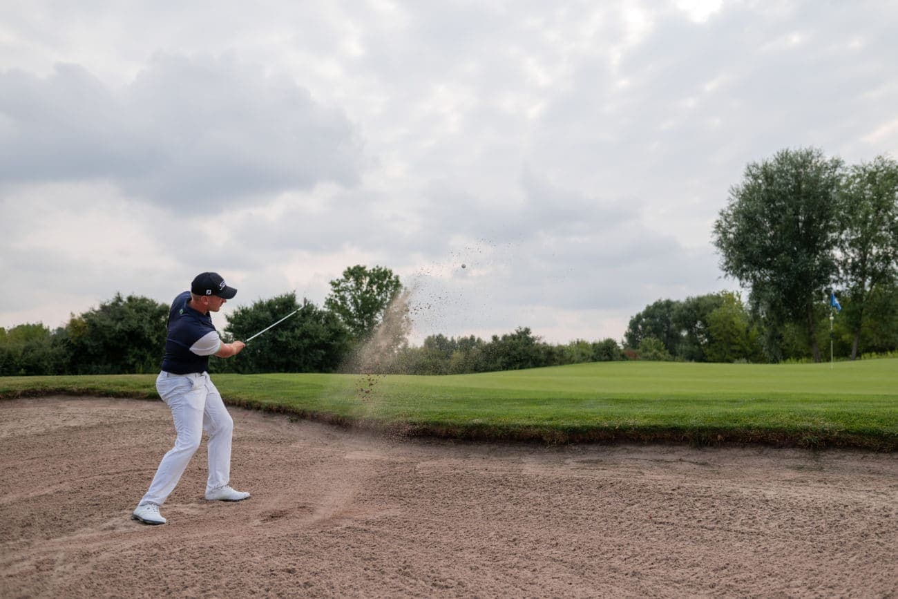 Bunkerschlag mit Sandspray