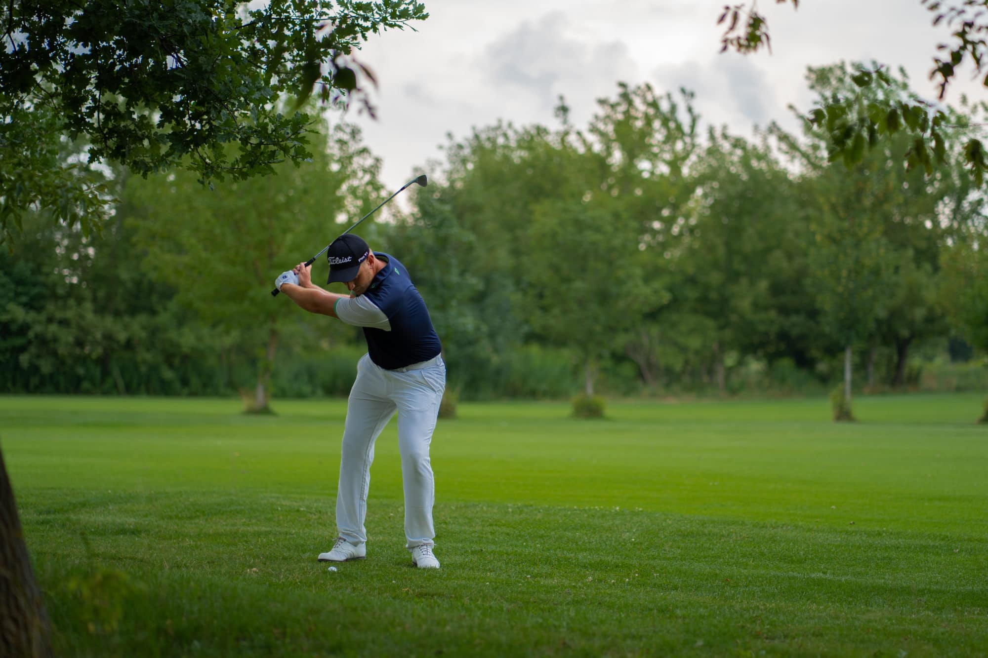Fabio Inserra beim Abschlag auf dem Fairway