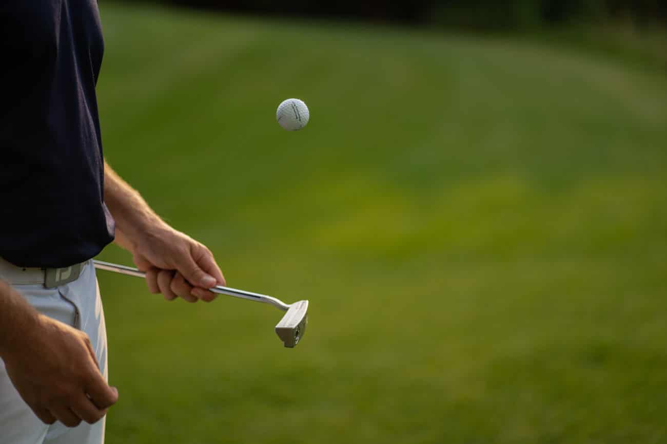 Putter mit balancierendem Golfball